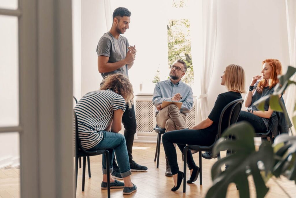 woman get group therapy